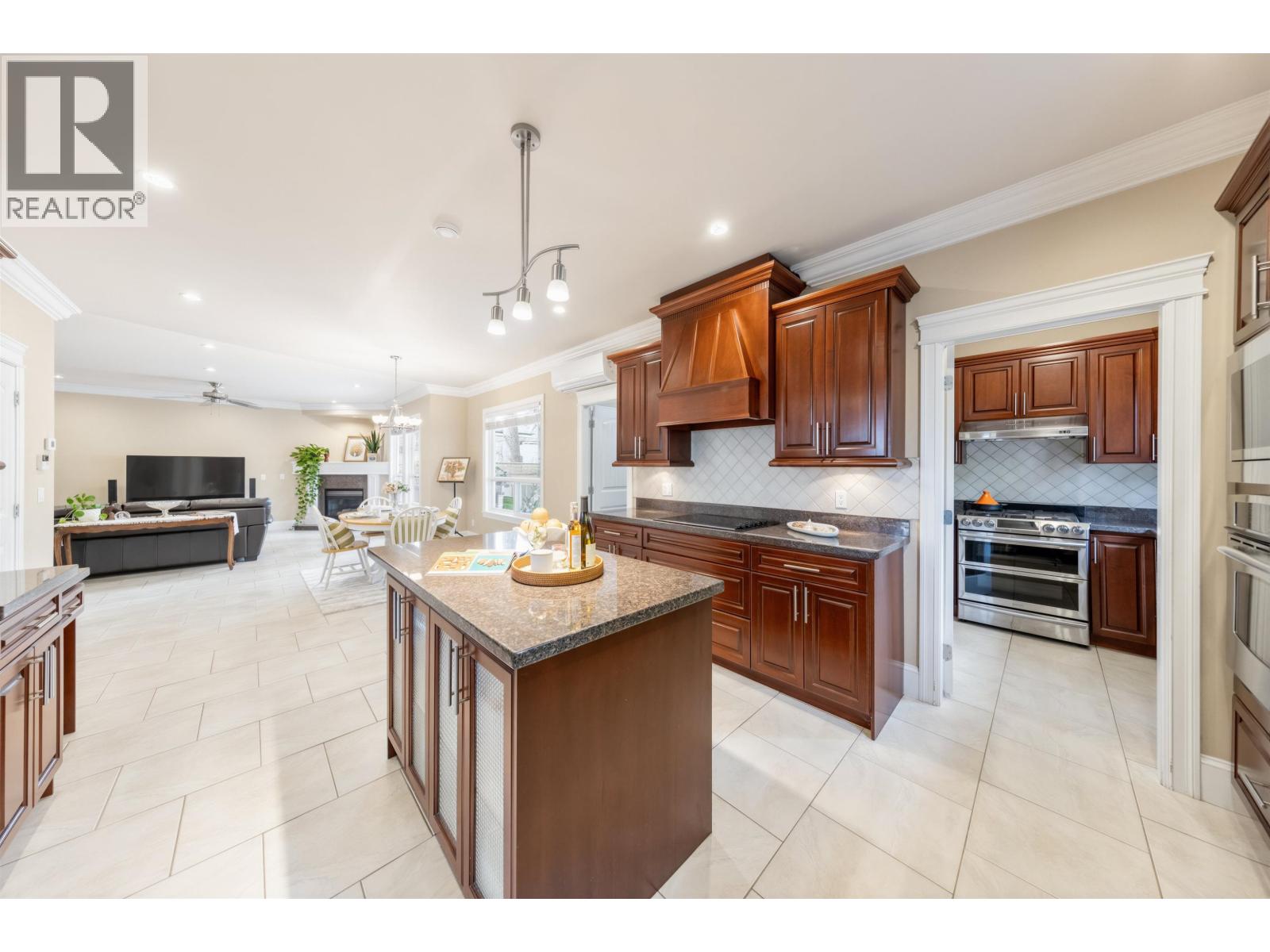 6087 MCKEE STREET, Burnaby