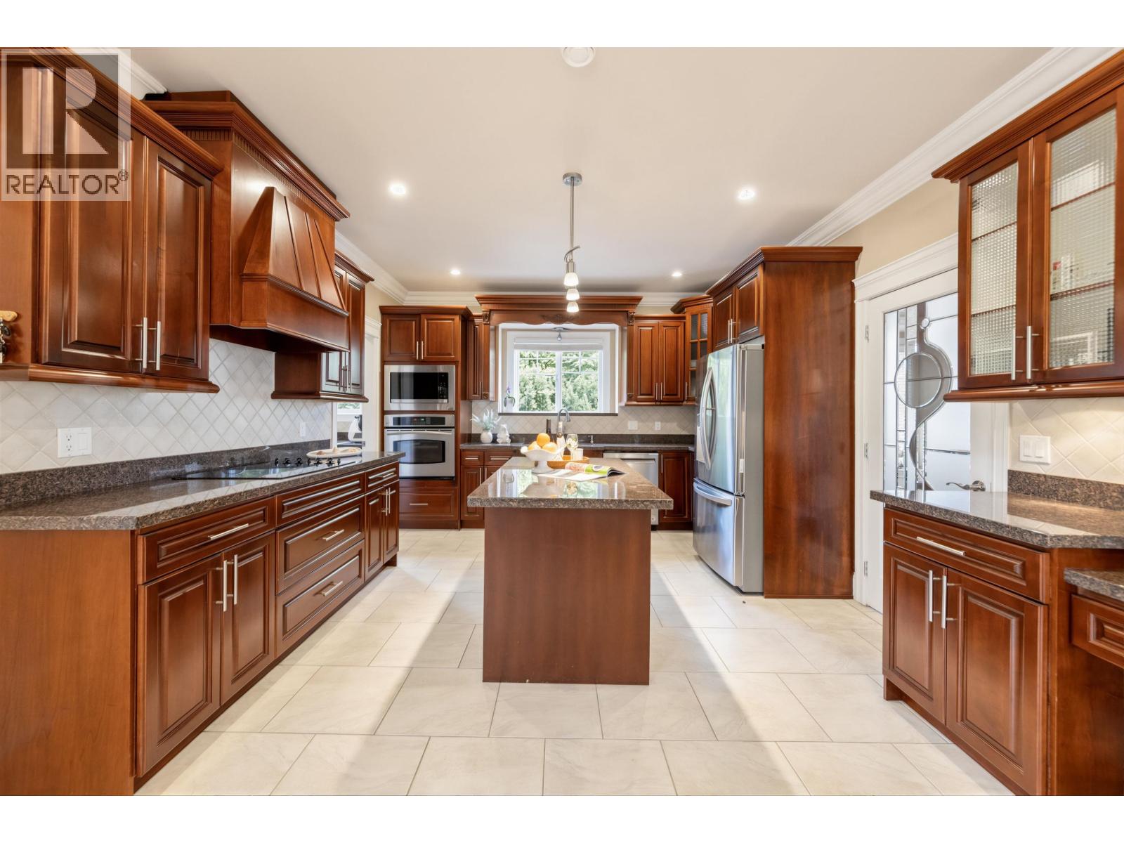 6087 MCKEE STREET, Burnaby