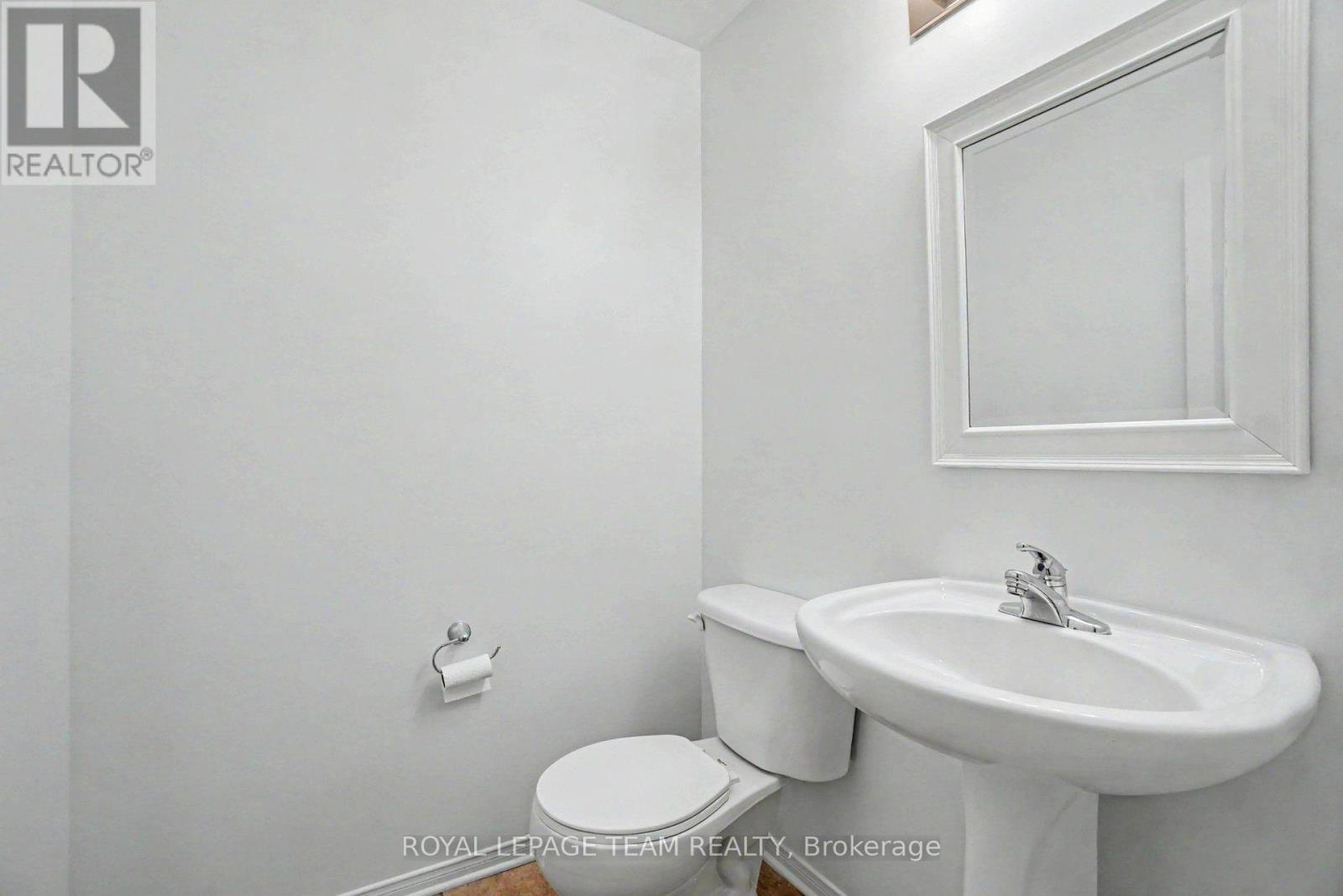 13 STONELEIGH STREET - 16