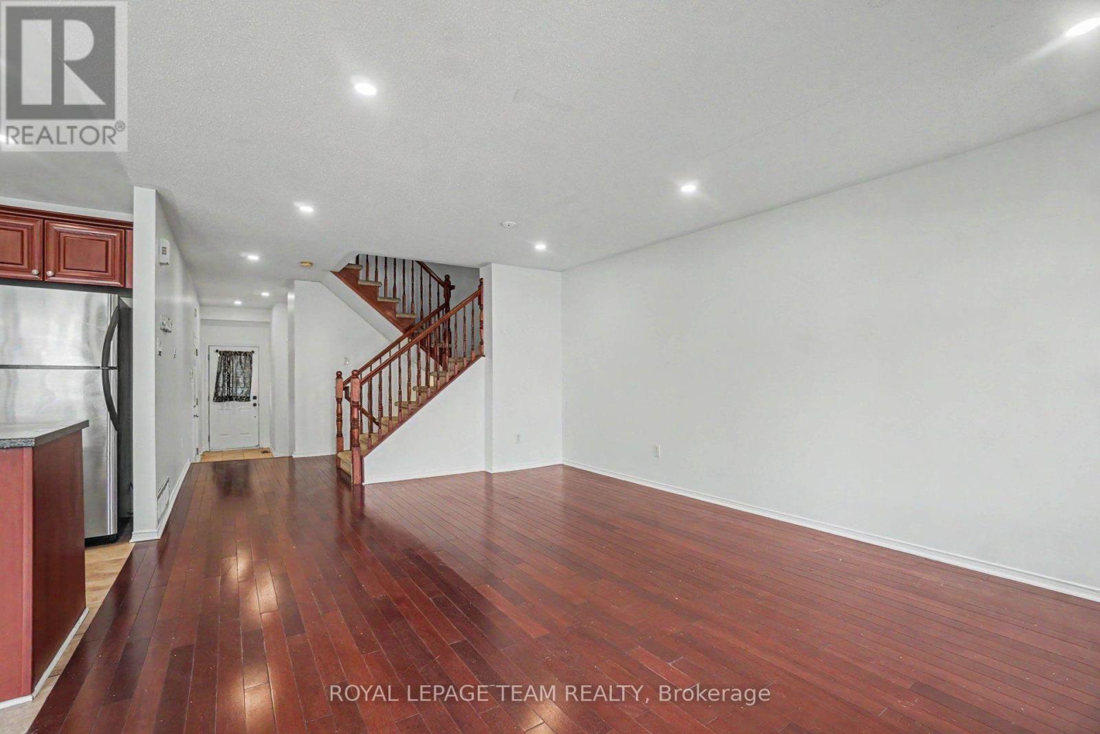 13 STONELEIGH STREET - 7