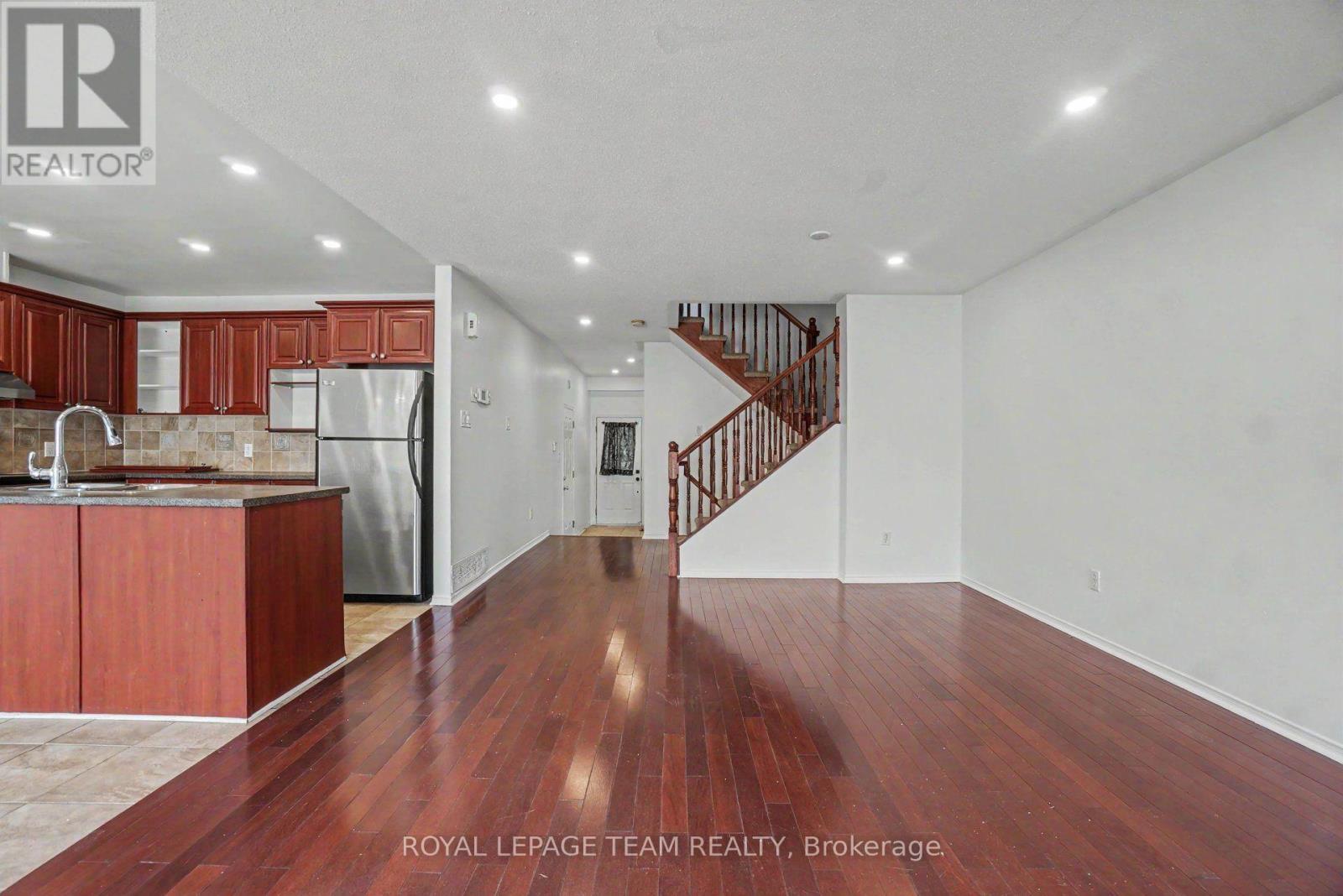 13 STONELEIGH STREET - 9
