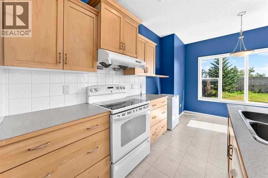 16 Royal Birch Rise NW - 16