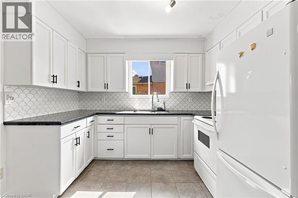 34 LISAJANE Court - 13
