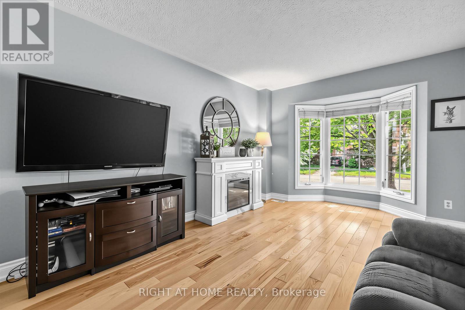 2114 HUGHES DRIVE - Image 21