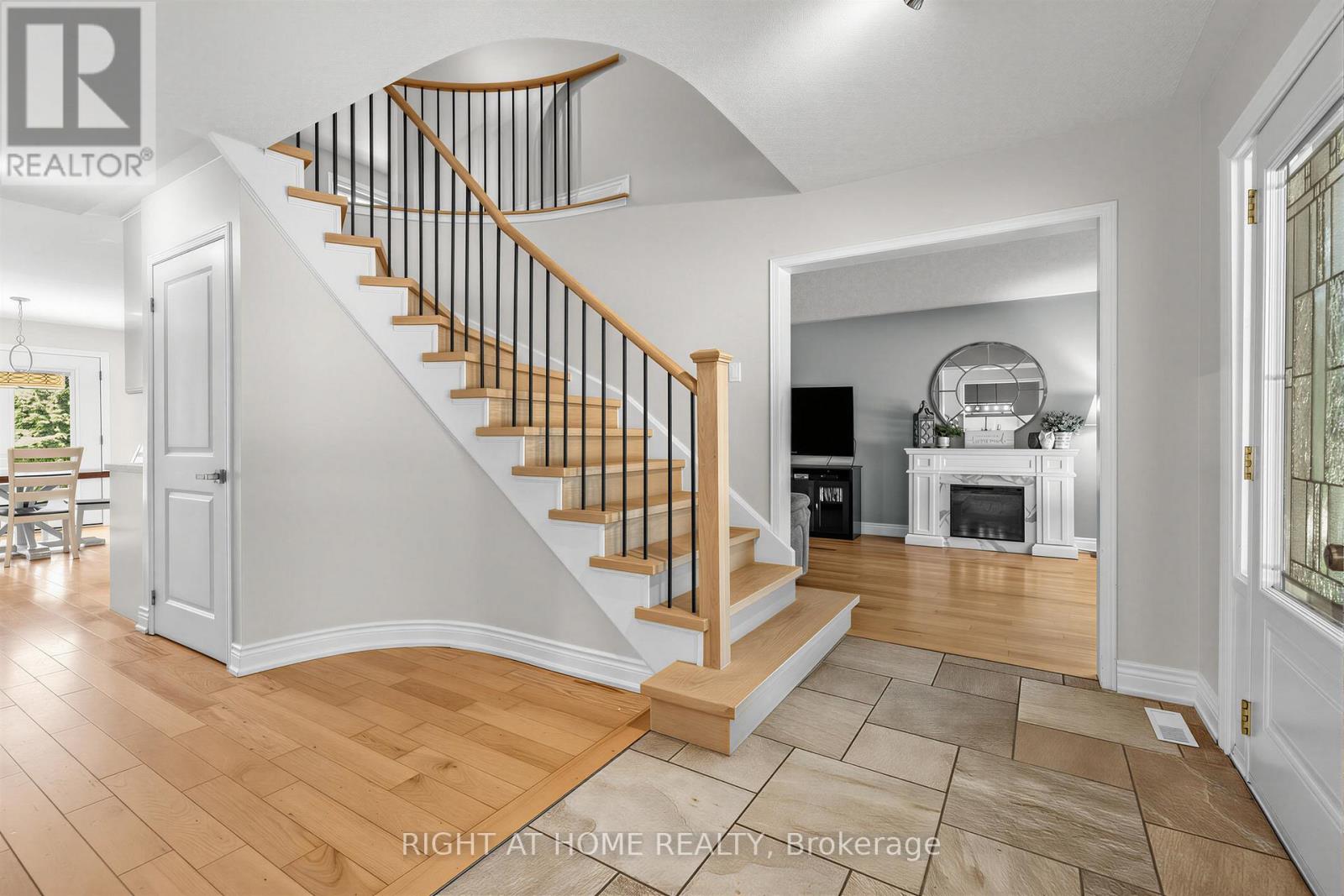 2114 HUGHES DRIVE - Image 9