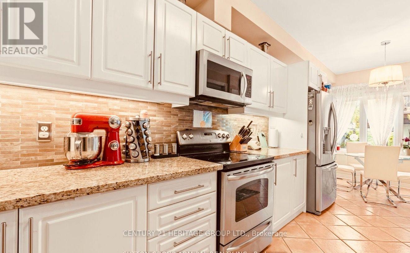 #63 255 SHAFTSBURY AVENUE - 14