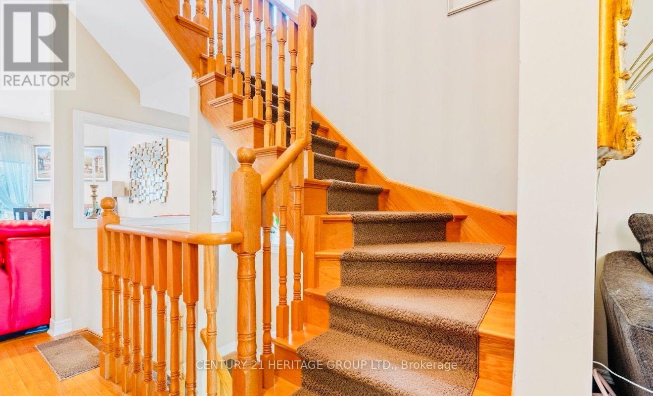 #63 255 SHAFTSBURY AVENUE - 23