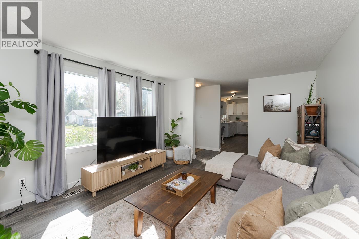 Photo 17 of 41 — 5807 OXFORD DRIVE · Prince George, BC