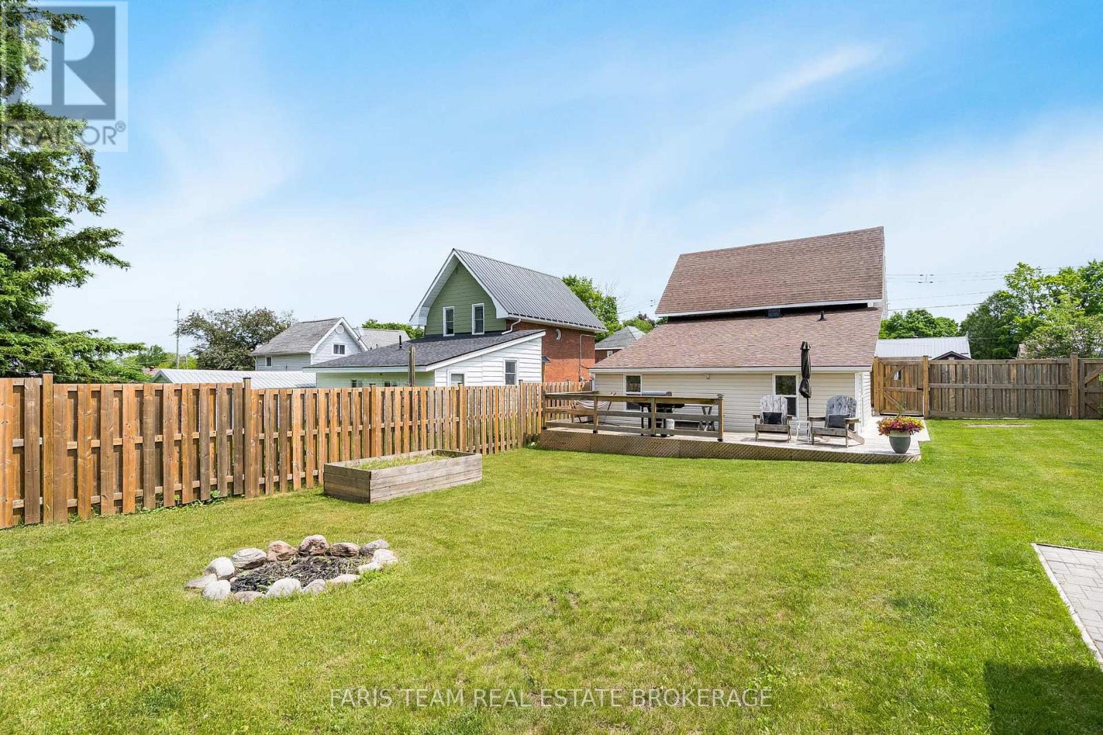 654 VICTORIA STREET - Image 35