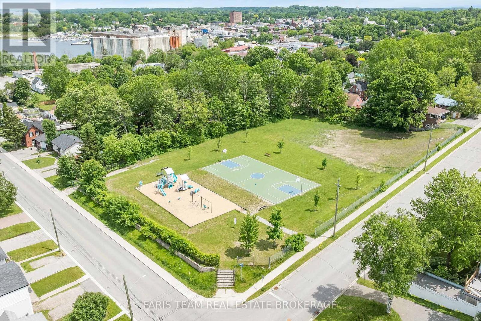 654 VICTORIA STREET - Image 42