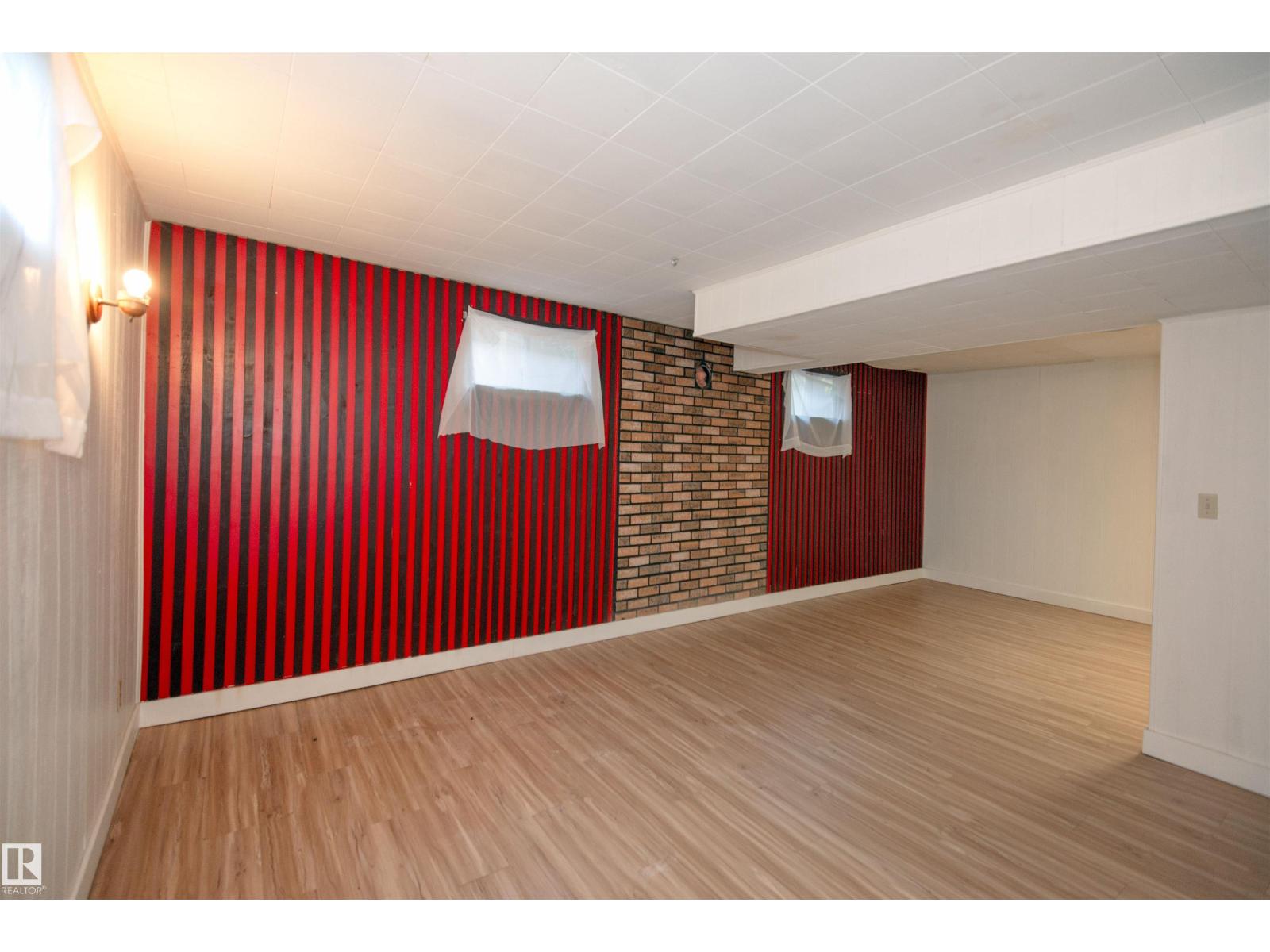 4411 49 AV - Image 22