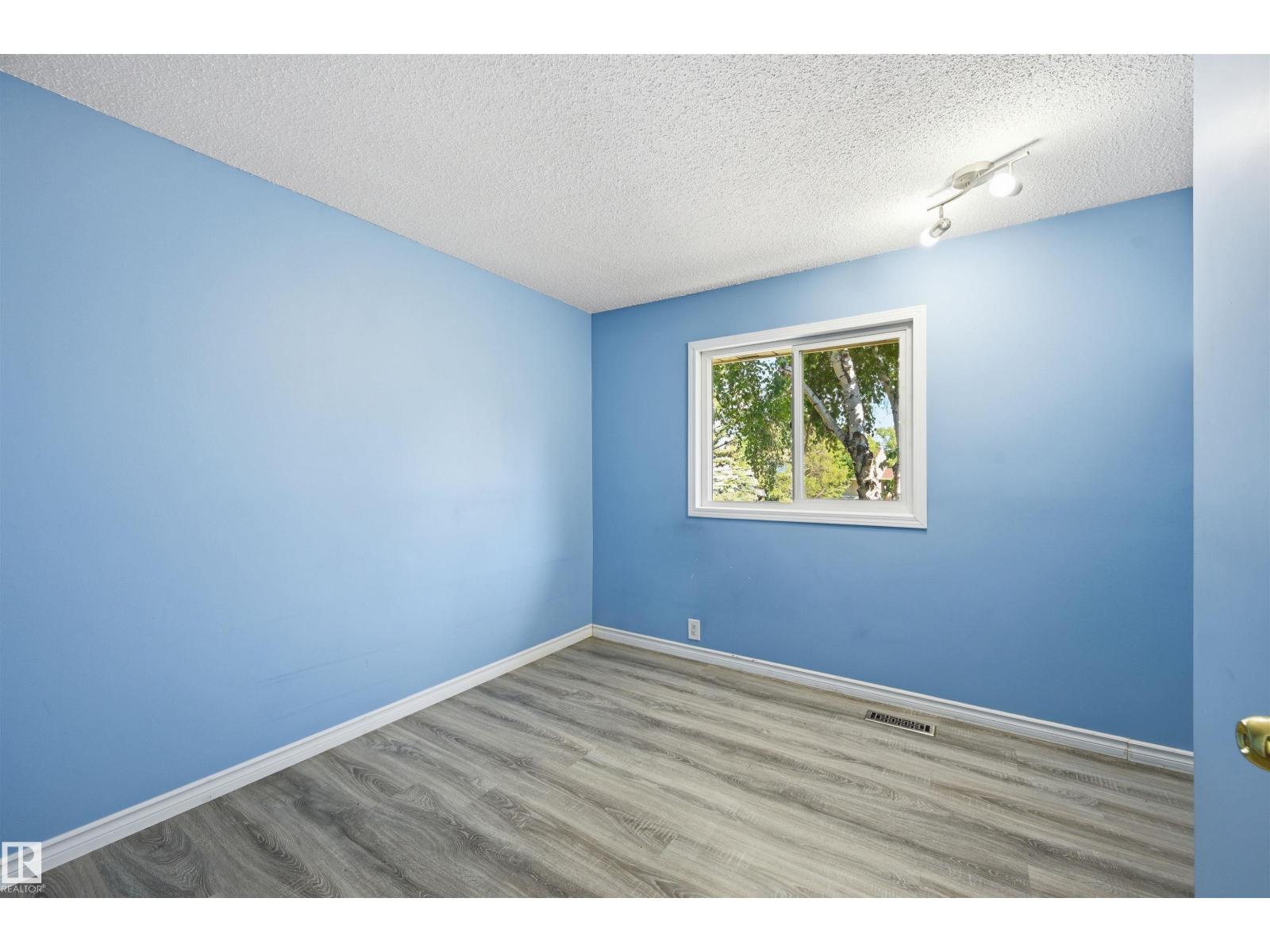 8423 MILL WOODS RD NW - Image 21