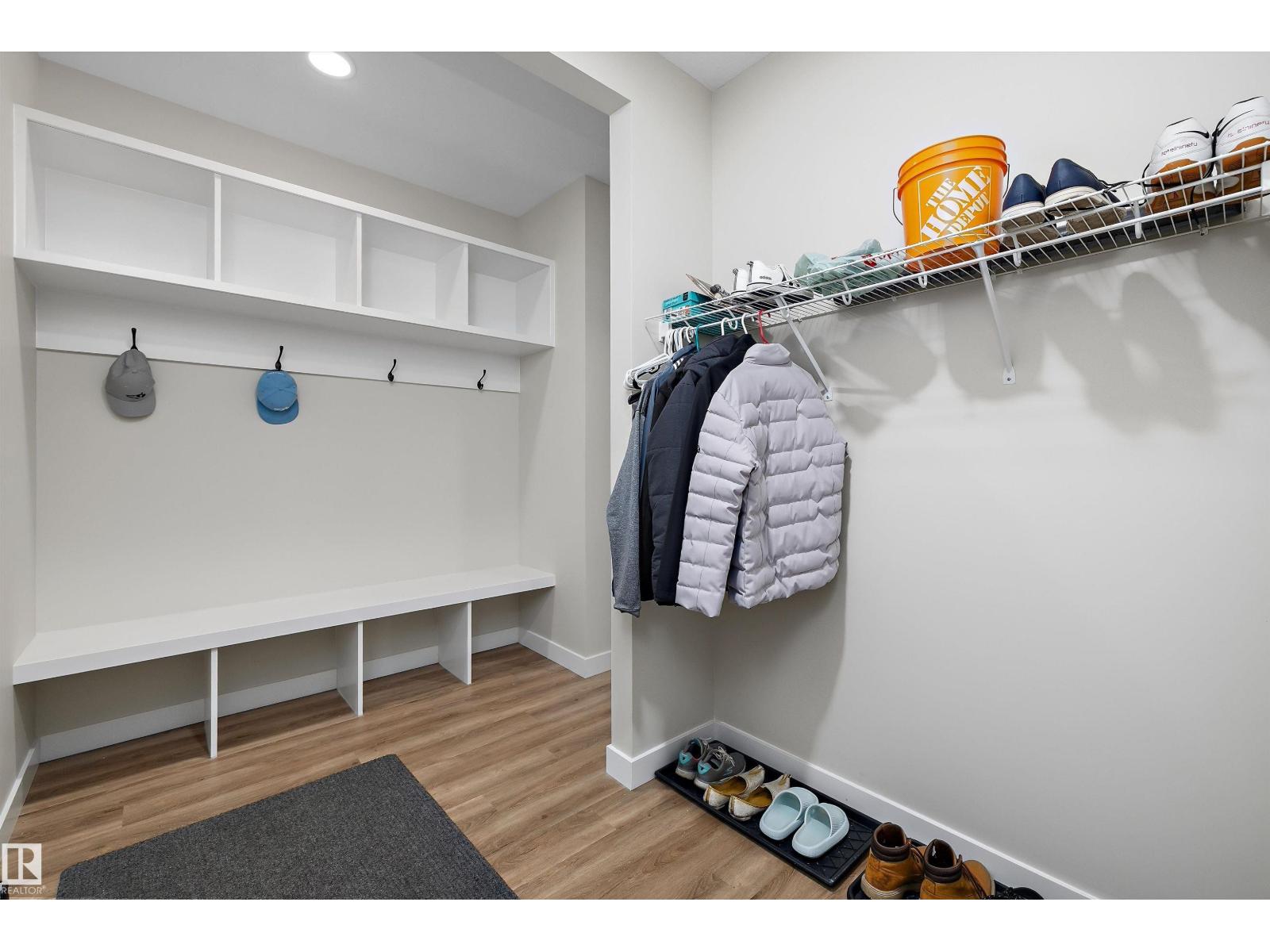 2316 KELLY CIRCLE CI SW - 24
