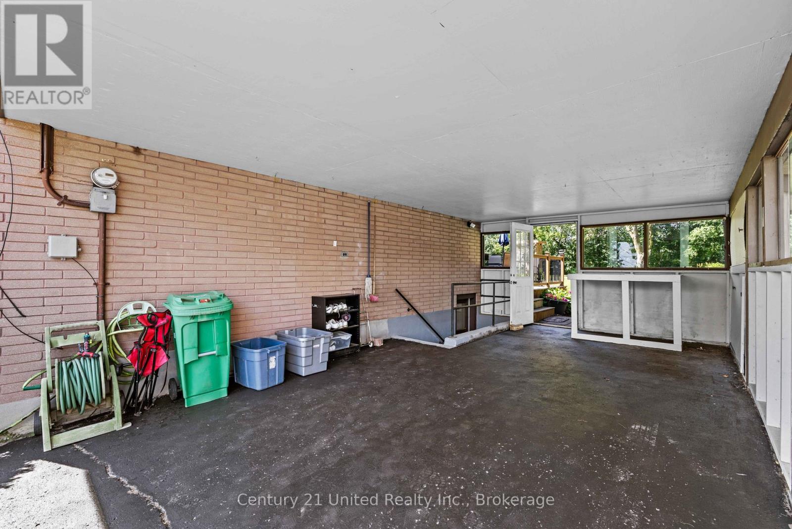 122 EARLWOOD DRIVE - 40