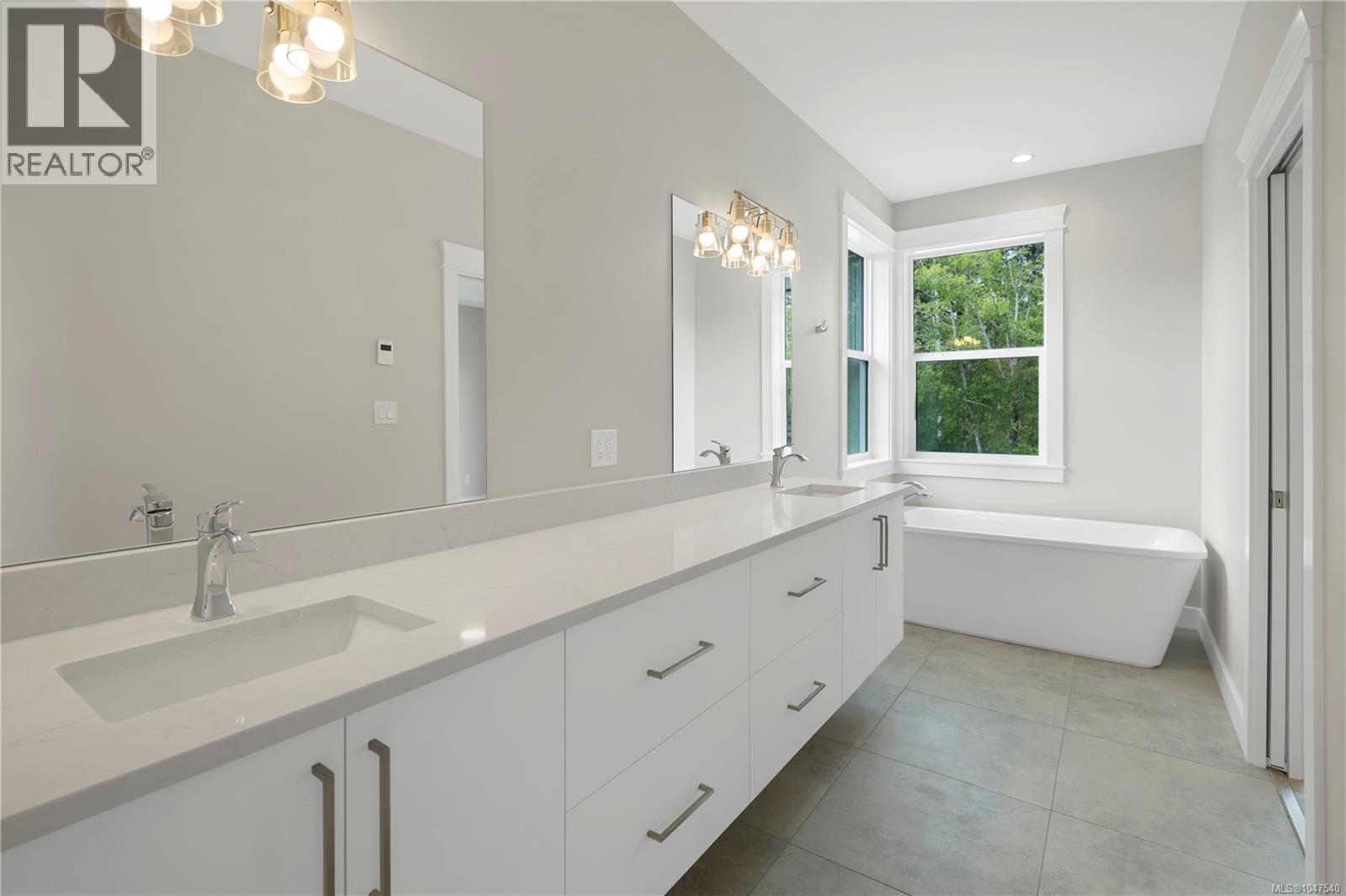 237 Walworth Rd S, Campbell River