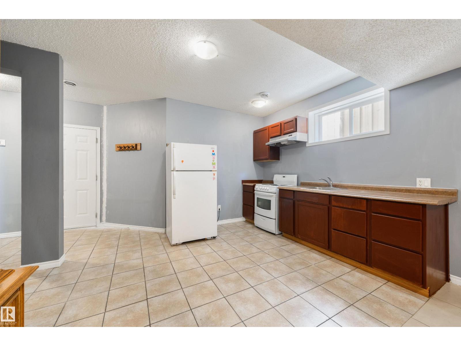 5911 166 AV NW - Image 36