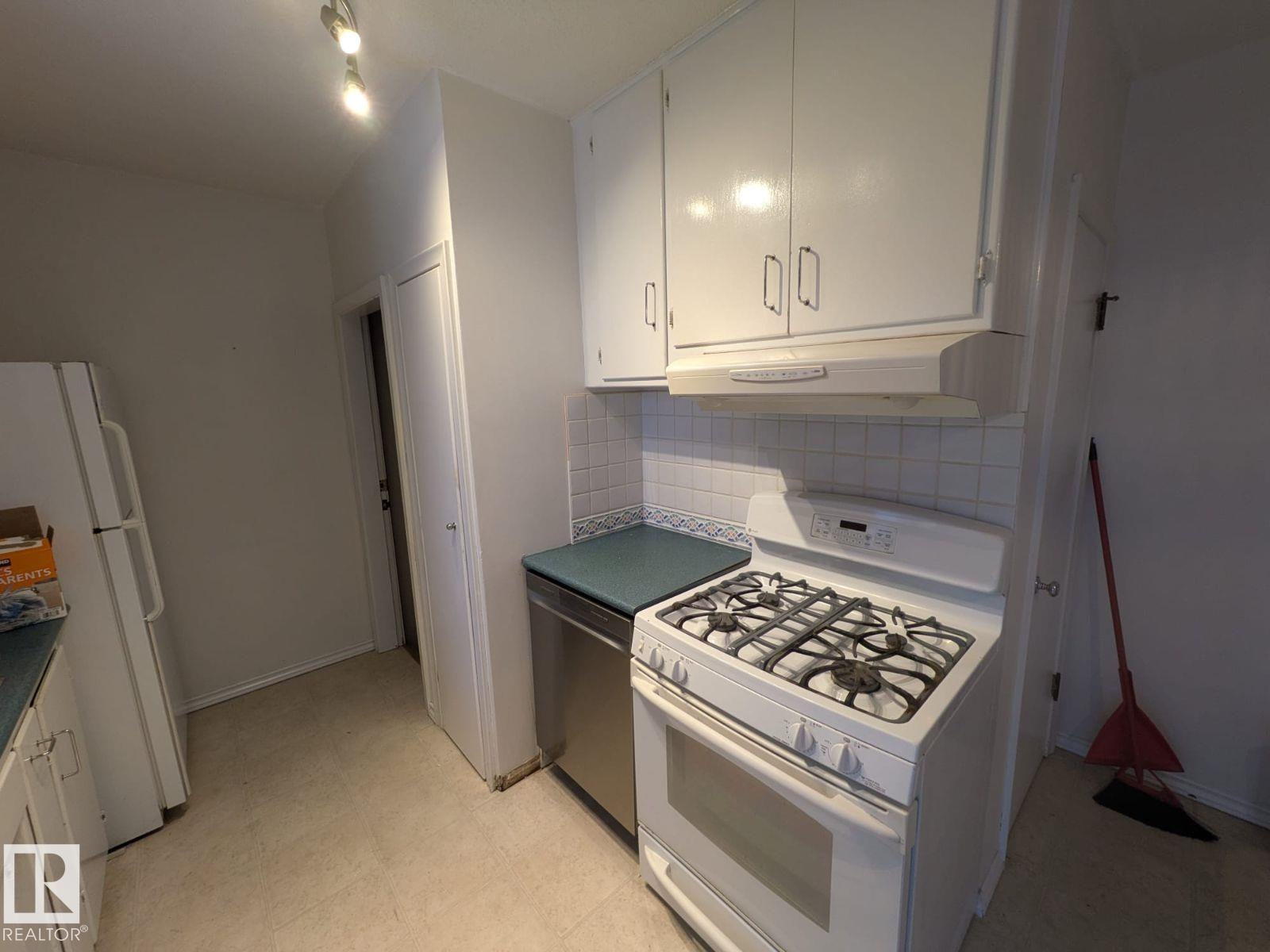 9733 143 ST NW - Image 7
