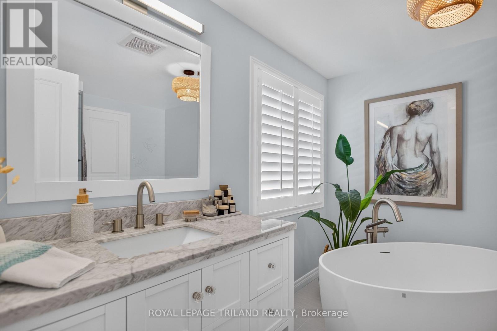 98 ROSSMORE COURT - 24