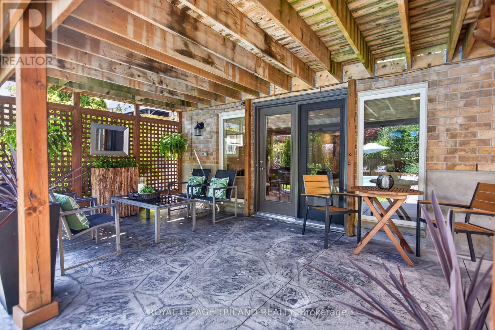 98 ROSSMORE COURT - 36