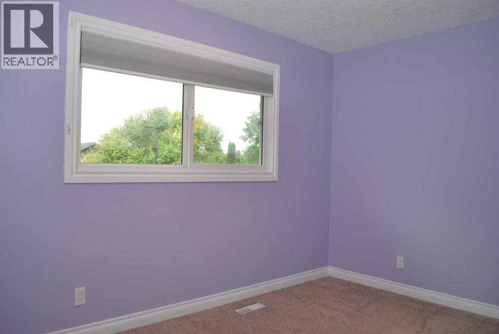 526 33 Street S - Image 17
