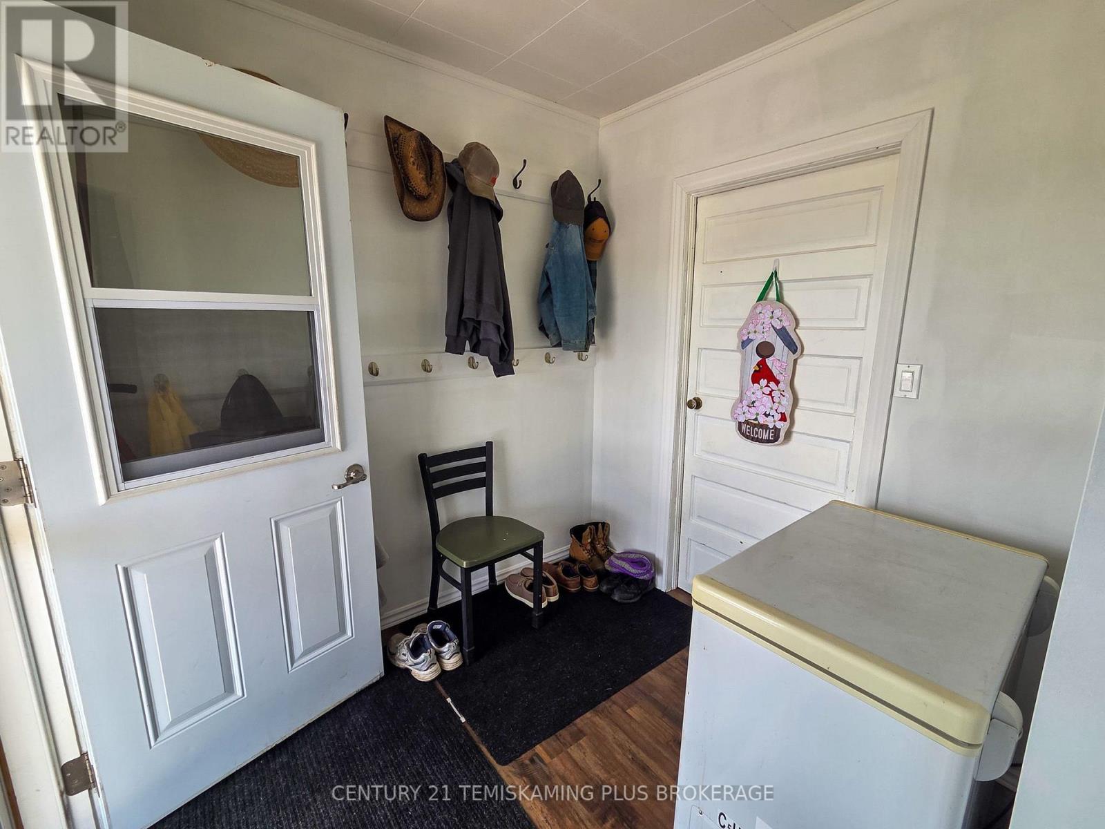 704344 ROCKLEY ROAD - 4