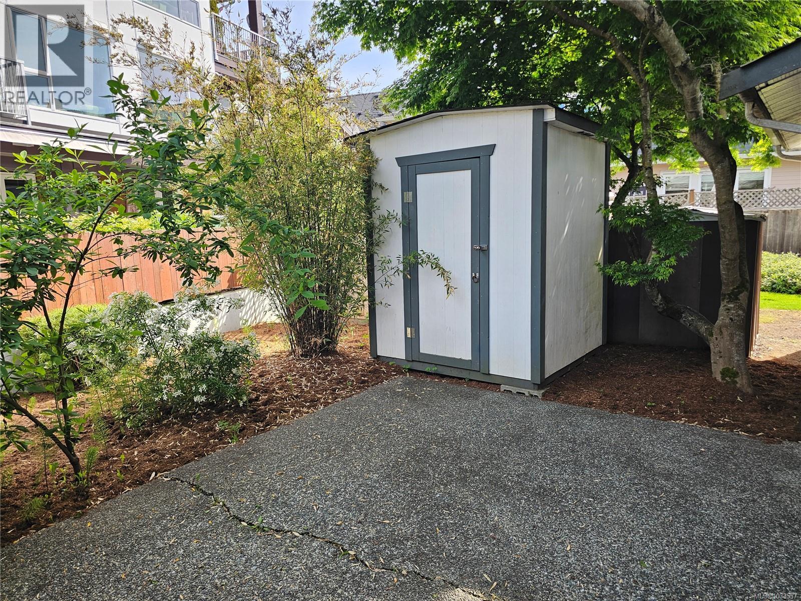 #4 9923 Seventh St - 21