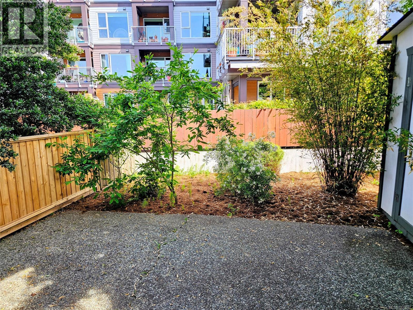 #4 9923 Seventh St - 17