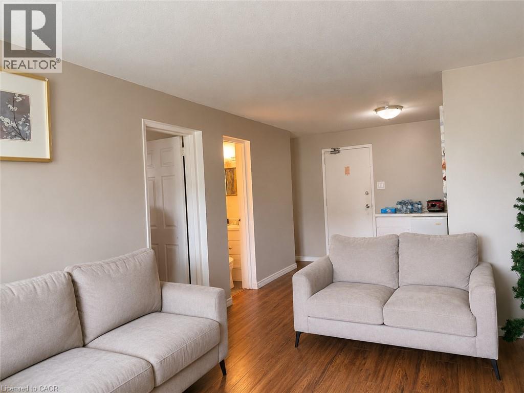 #7 633 BARBER Avenue N - Image 4
