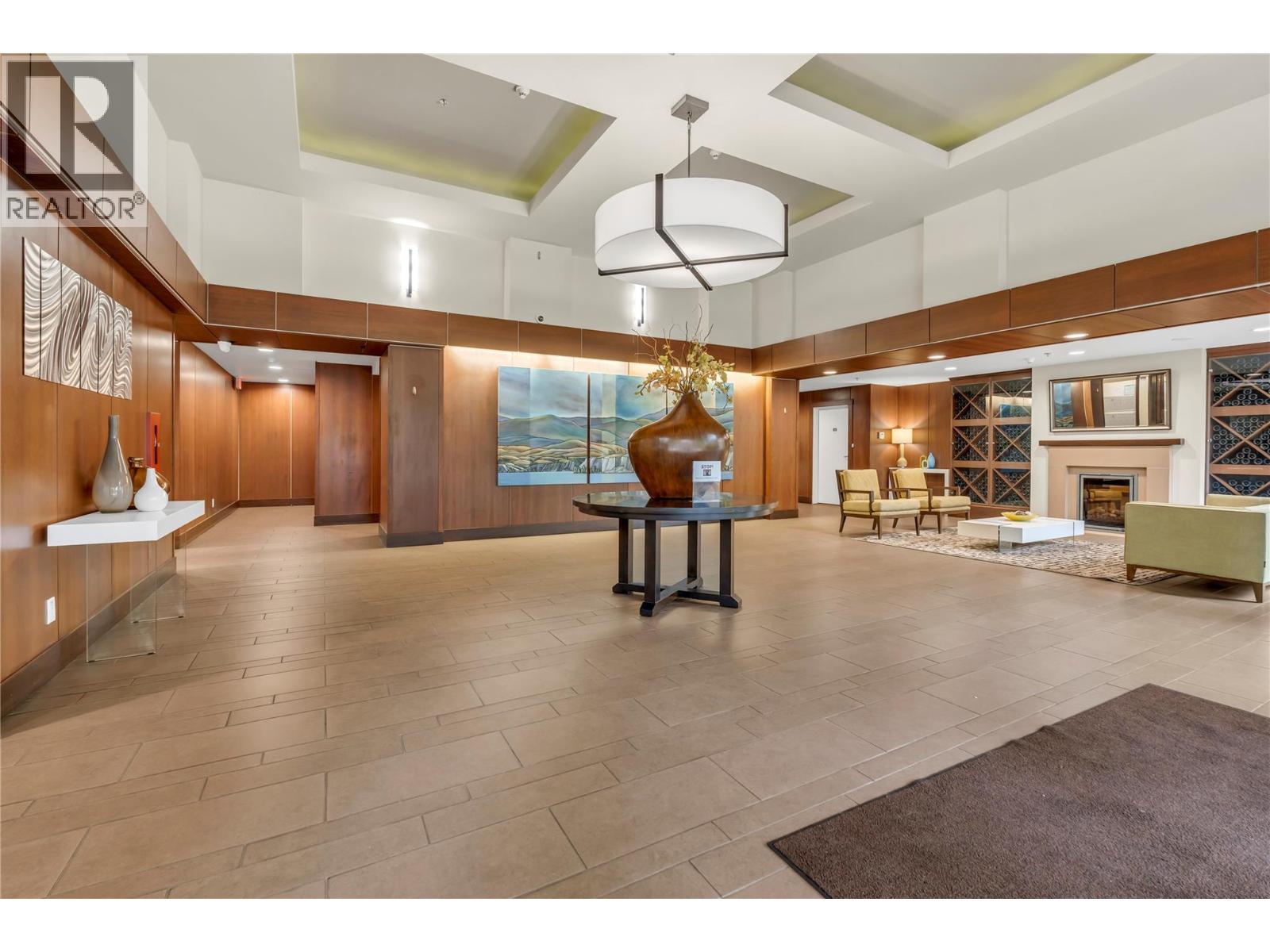 #902 75 MARTIN Street - 3