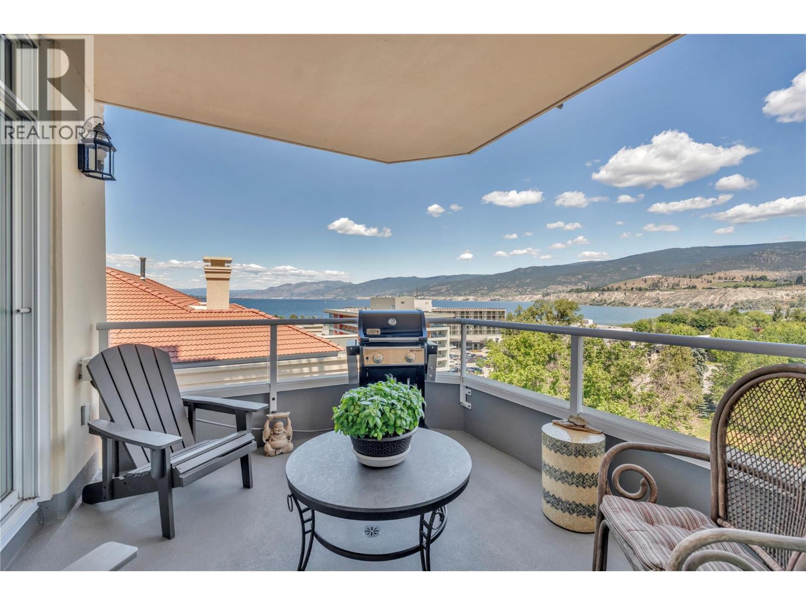 #902 75 MARTIN Street - 20