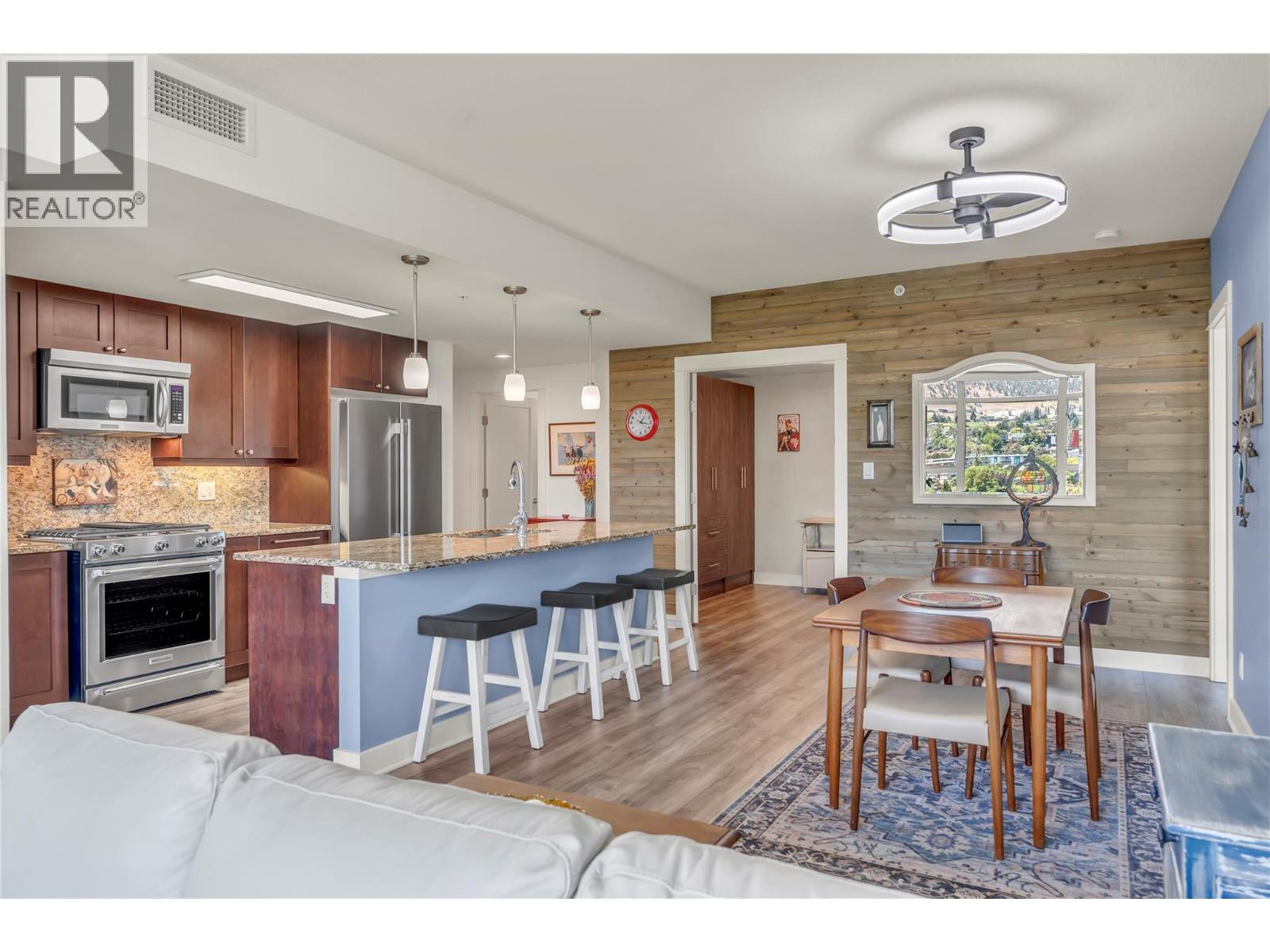 #902 75 MARTIN Street - 22