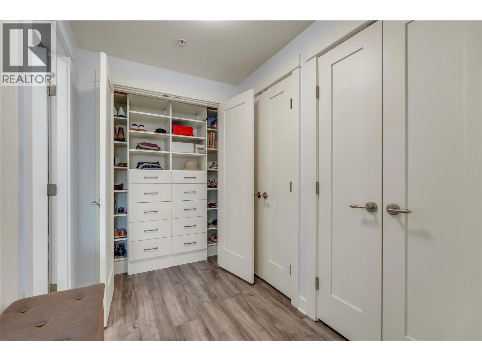 #902 75 MARTIN Street - 31