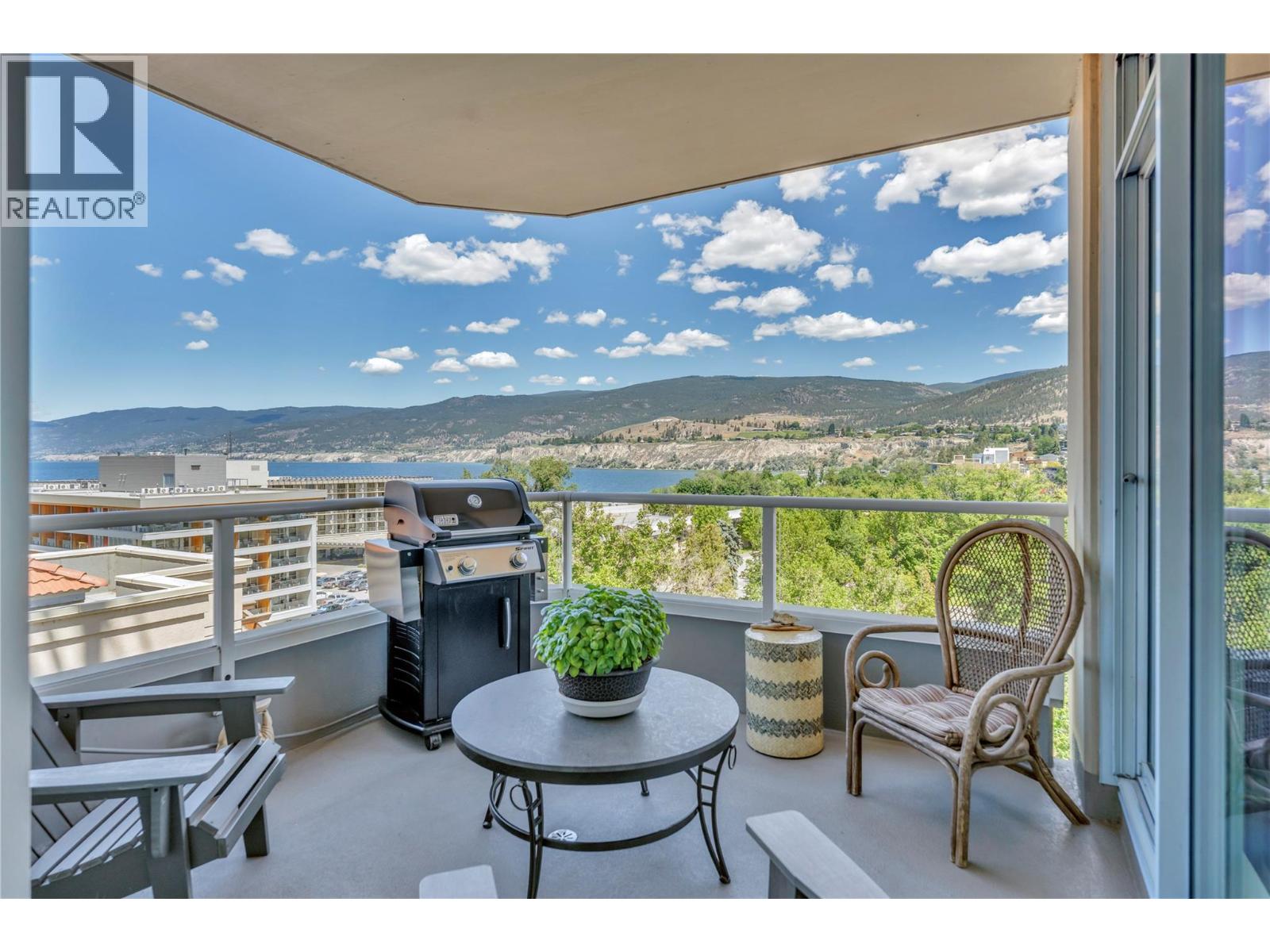 #902 75 MARTIN Street - 30