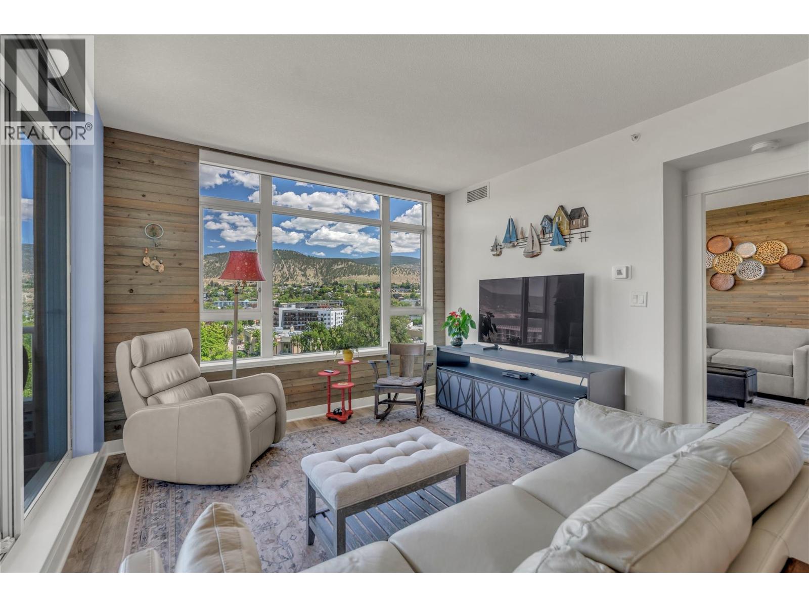 #902 75 MARTIN Street - 16