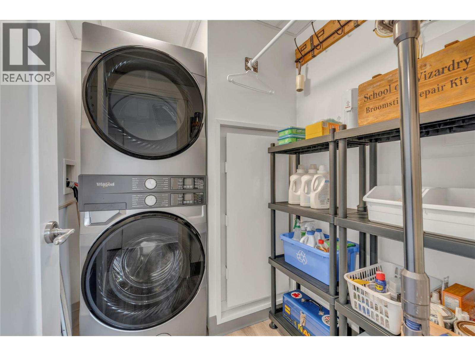 #902 75 MARTIN Street - 37
