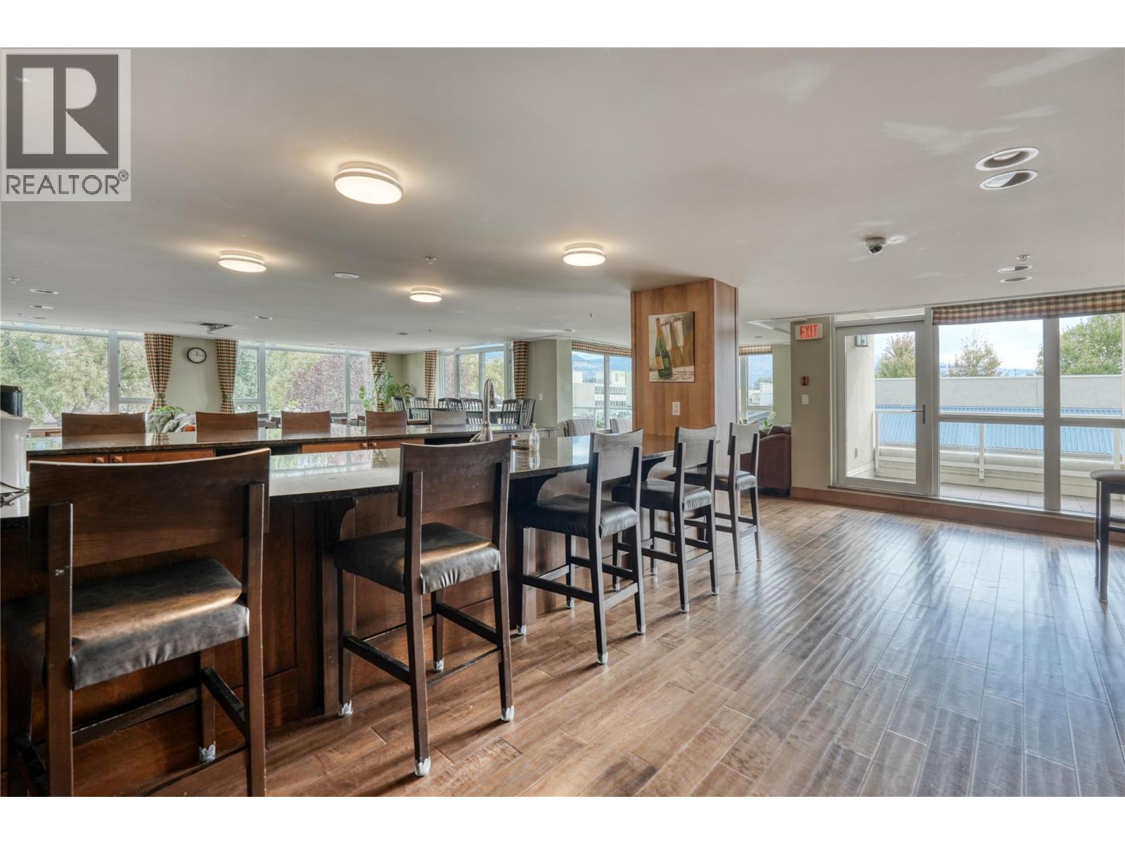 #902 75 MARTIN Street - 41
