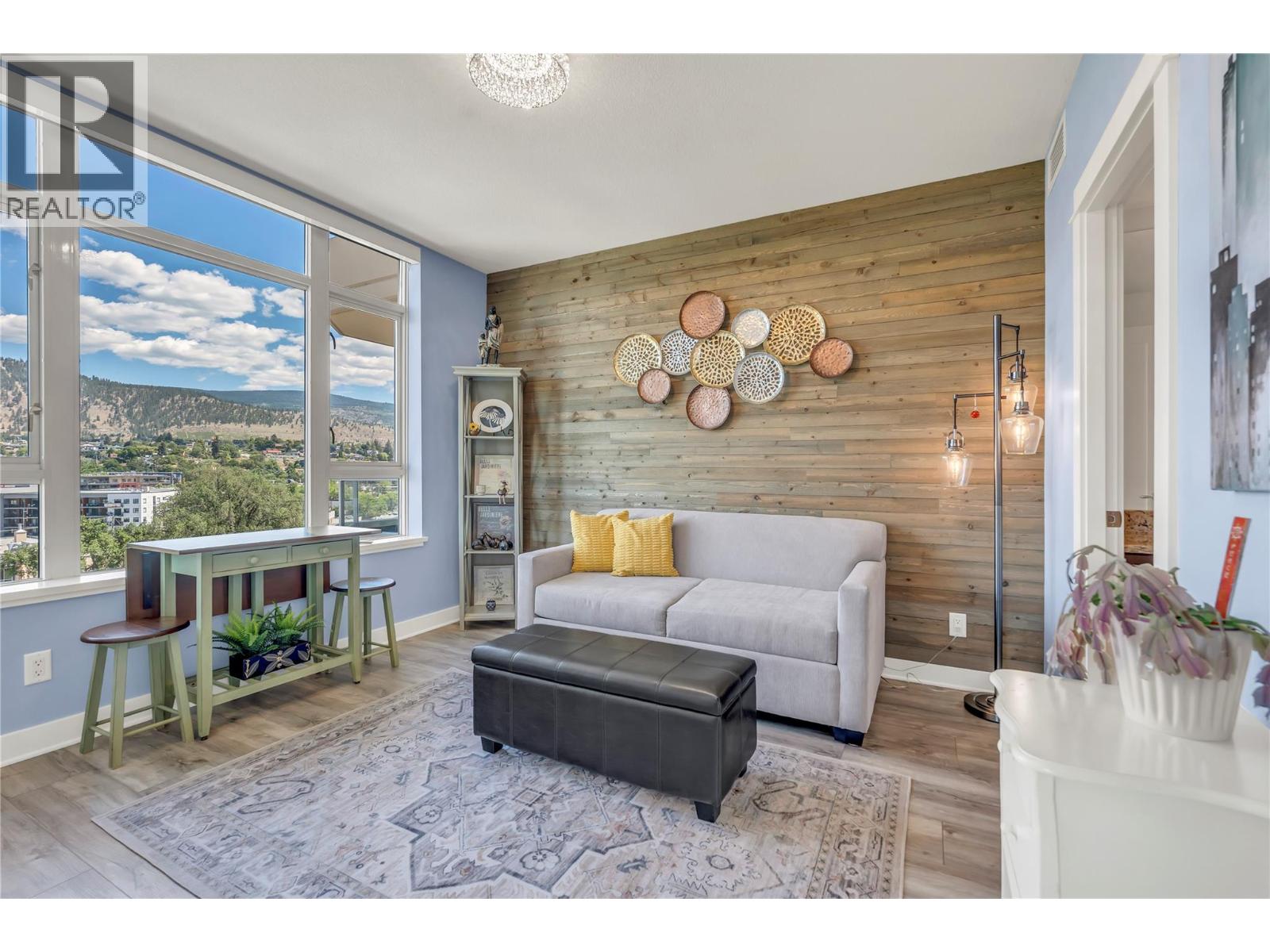 #902 75 MARTIN Street - 23