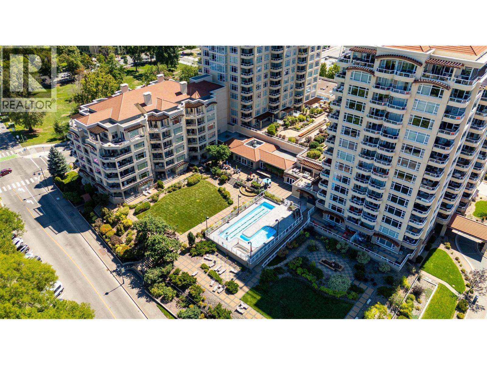 #902 75 MARTIN Street - 45