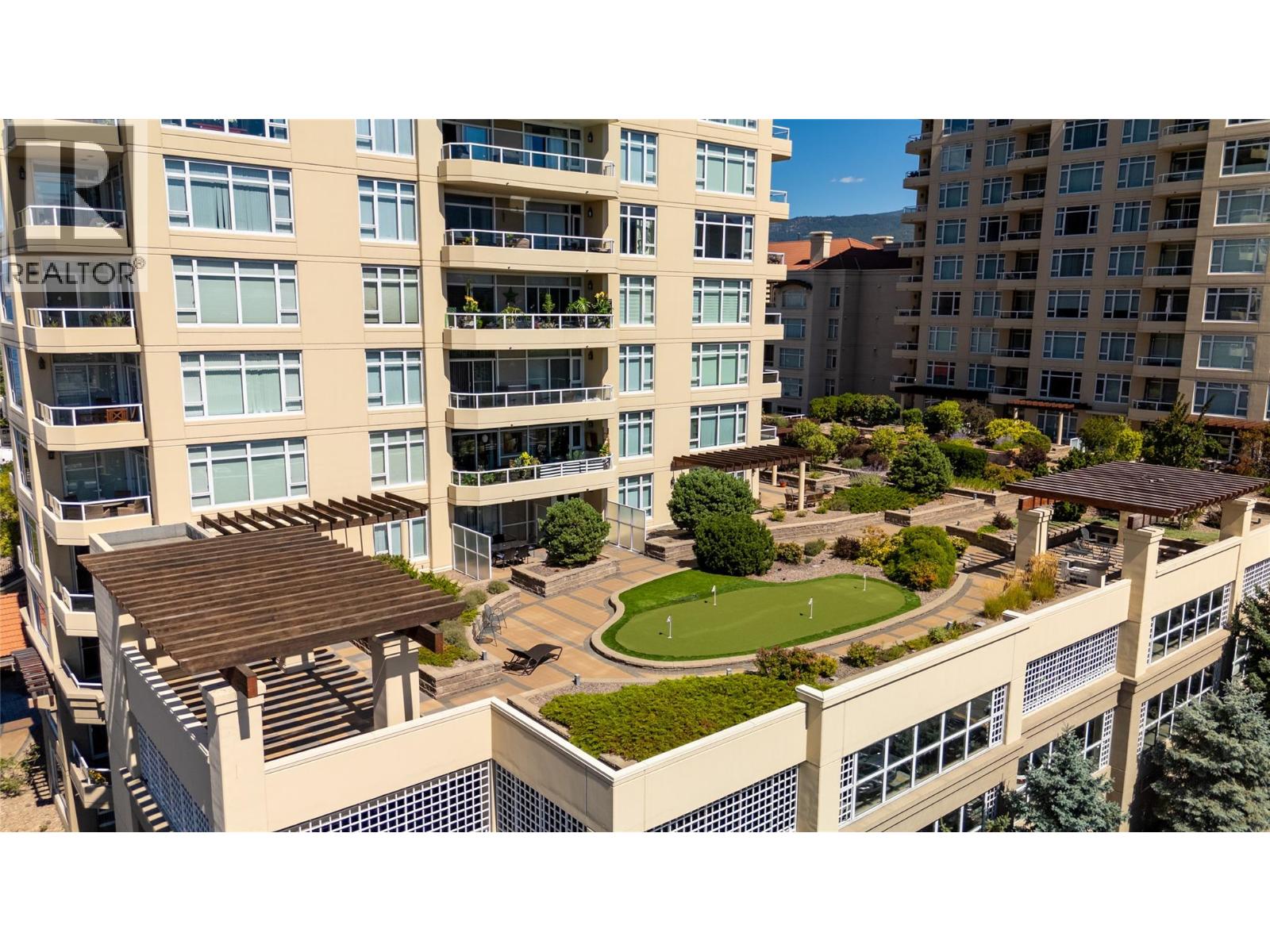 #902 75 MARTIN Street - 43