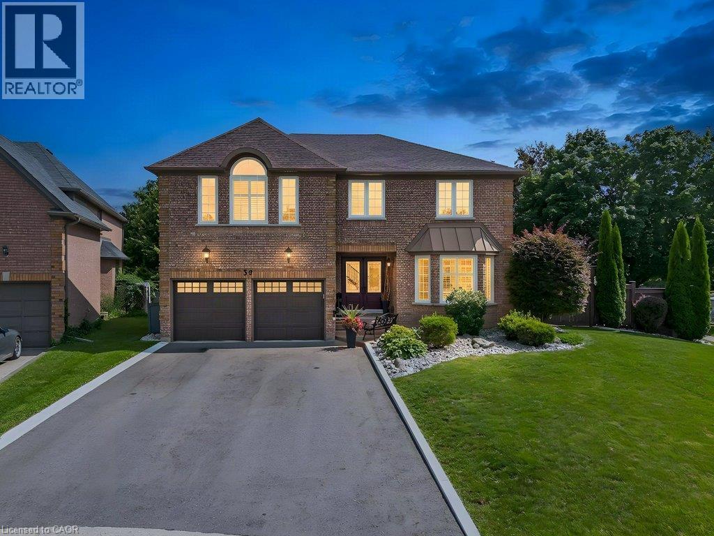 39 FALCON Court — photo 1