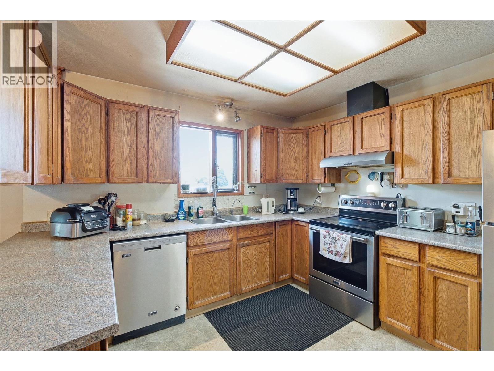 2613 Coutlee Avenue - 24