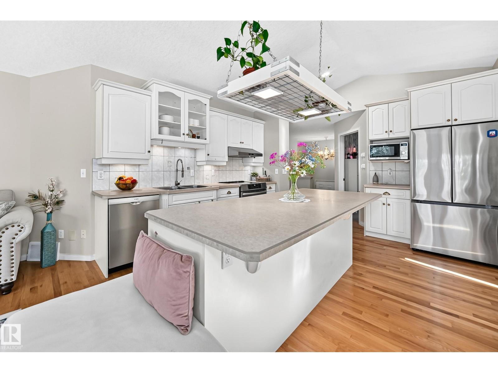 4210 37 AV NW - 2