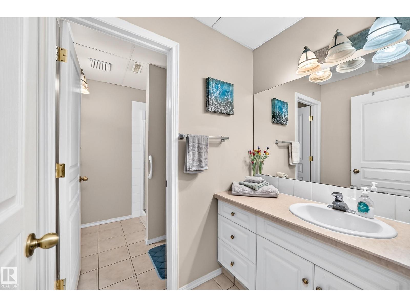 4210 37 AV NW - 27