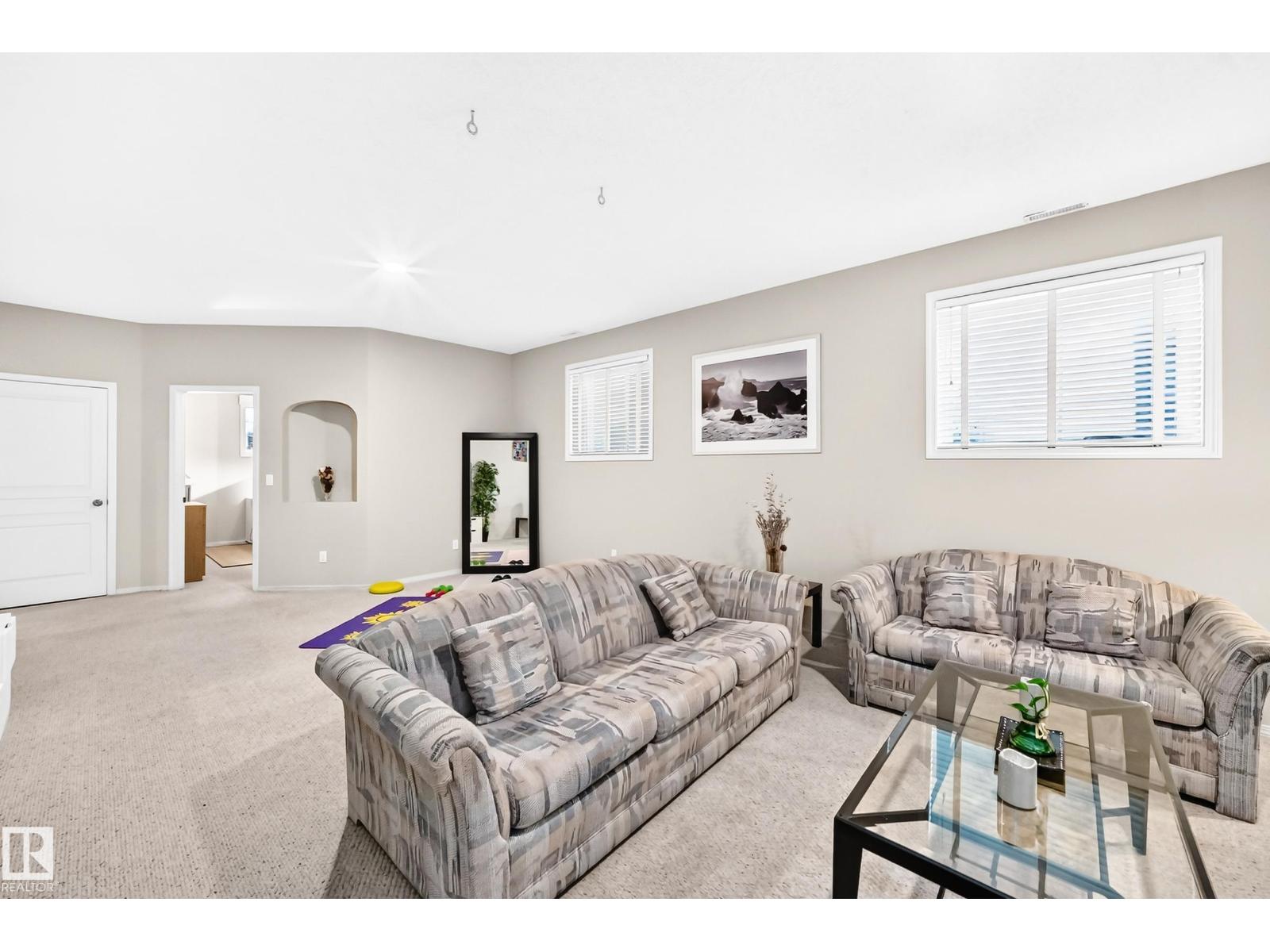 4210 37 AV NW - Image 22