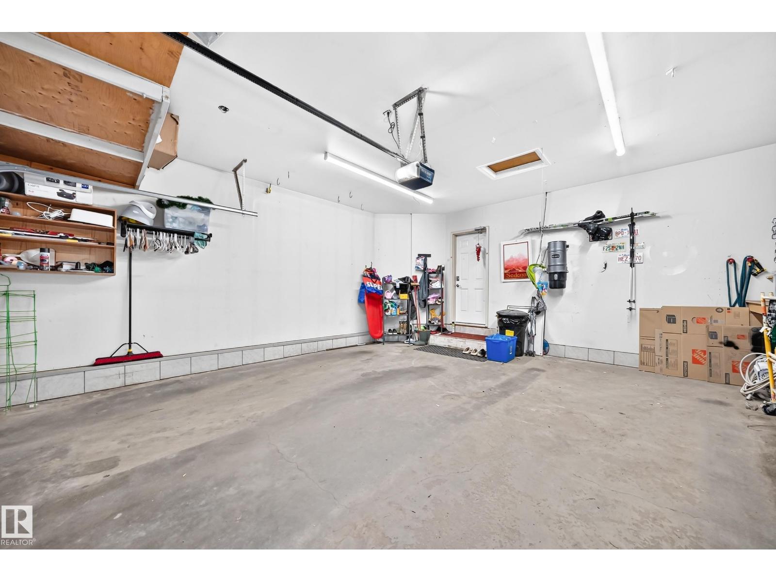 4210 37 AV NW - Image 33