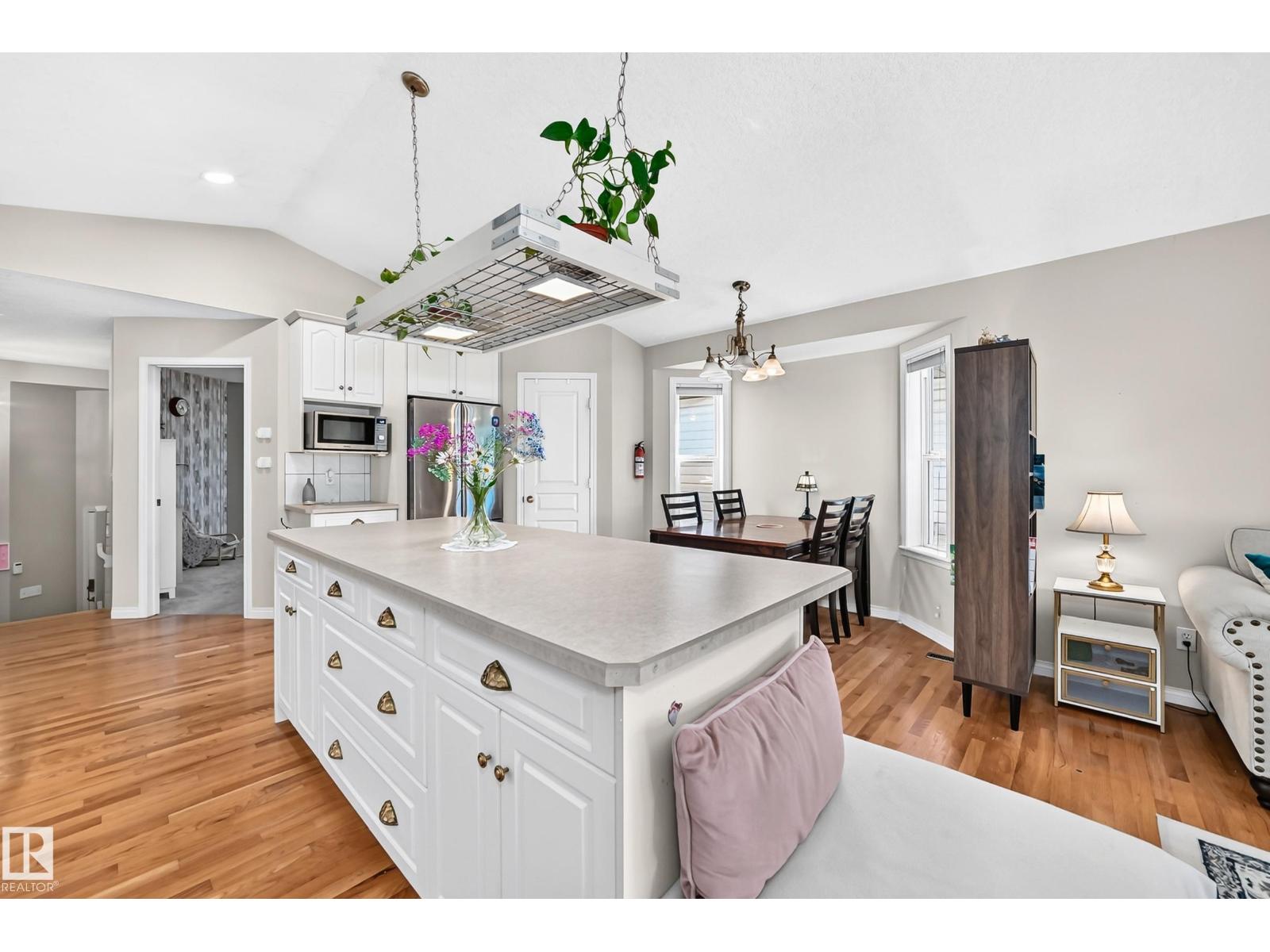 4210 37 AV NW - 4