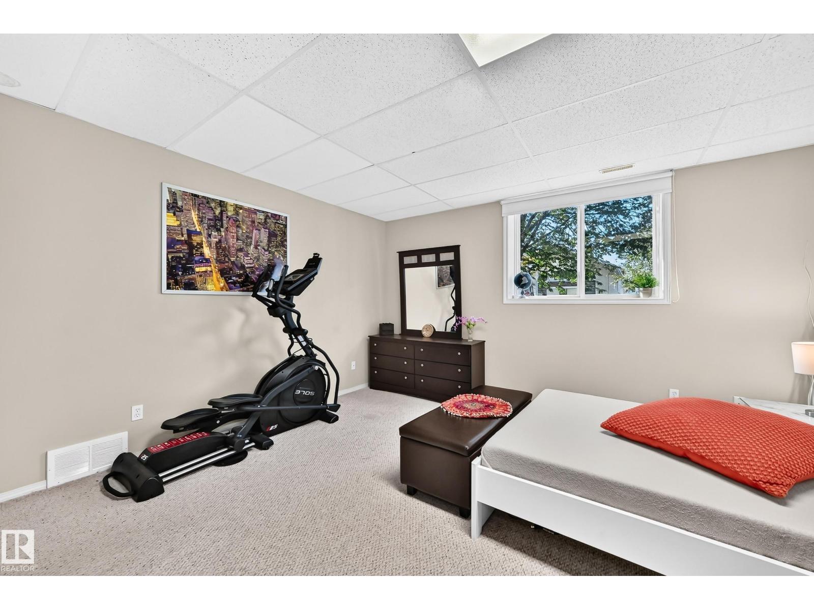4210 37 AV NW - Image 24