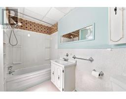 4pc Bathroom - 6355/6357 Cork Street, Halifax, NS B3L1Z3 Photo 11