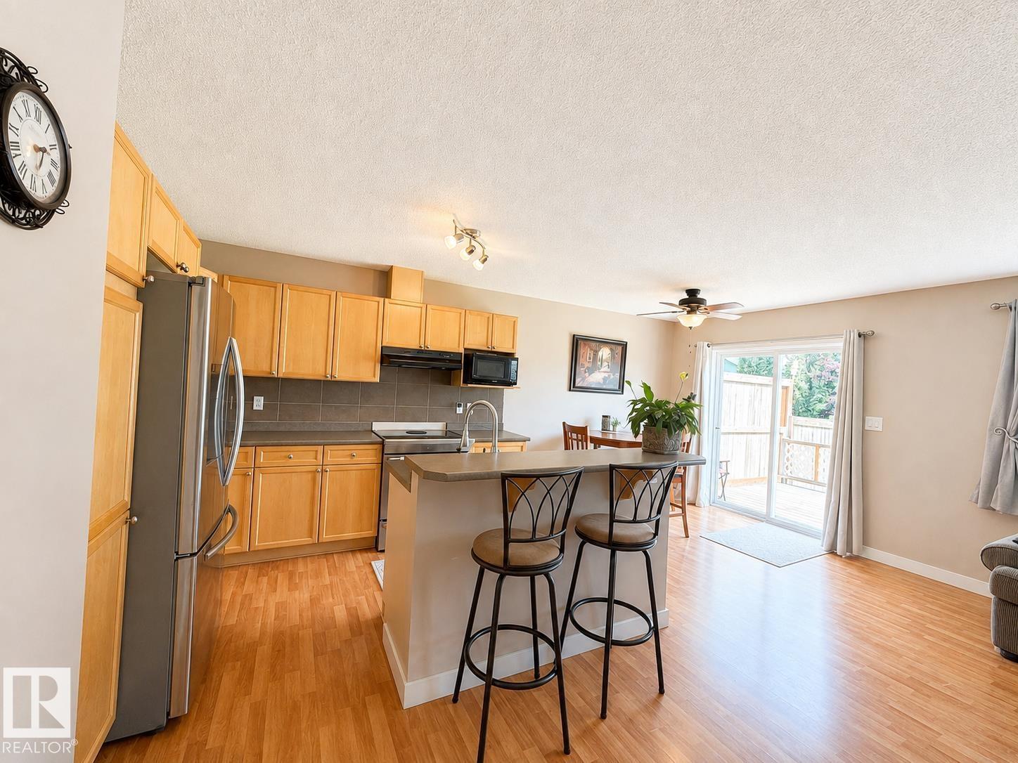21207 90 Ave NW - 3