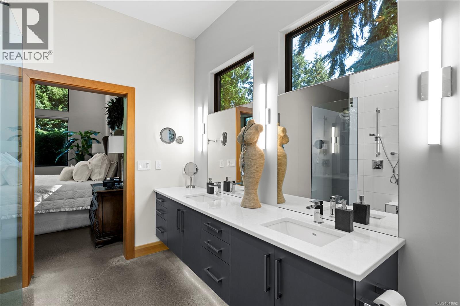 163 Sunningdale Rd E, Qualicum Beach